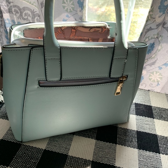 Handbag - Picture 2 of 8